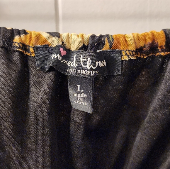 Floral bell sleeve crop top. Brand Mixed Thread size L - Picture 2 of 4